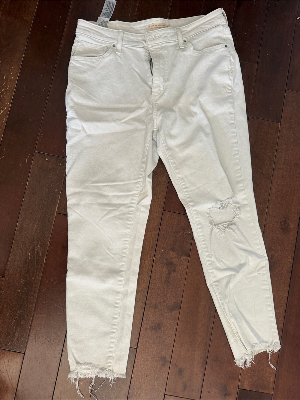 Levi’s Women’s White Skinny Jeans with Distressed Knee